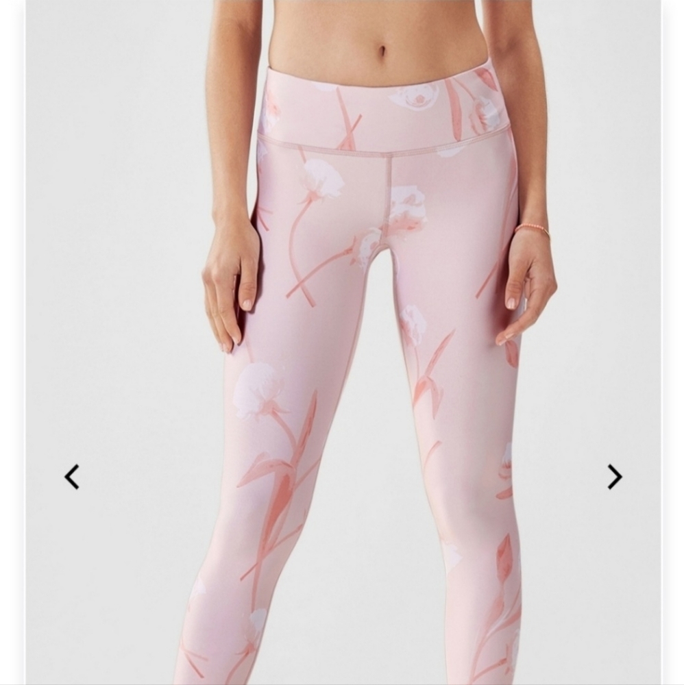 Fabletics Salar Powerflex capri leggings size M pink compression UPF 50 NWT